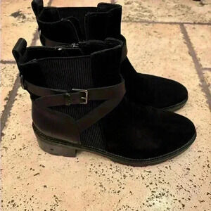 Donald Pliner Savy Suede Lug Boot. Size 8